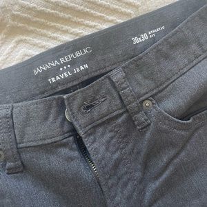 Banana Republic Men’s straight luxe traveler jean, gray rinse wash size 30x30